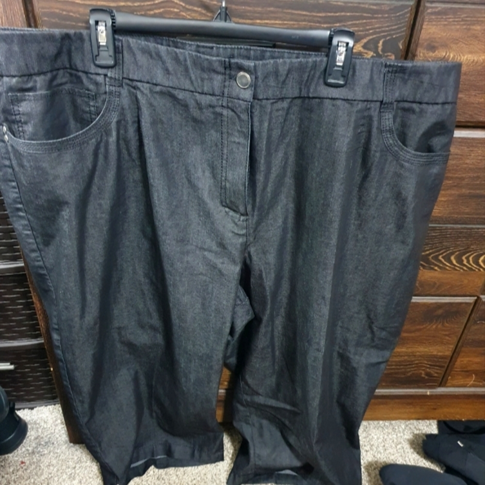 New 28w Capri Pants In Dark Gray